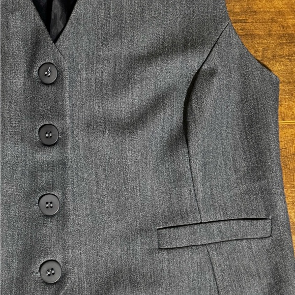 2-Piece set | Grey Vest & Wide-Leg Trousers - Picture 4 of 4